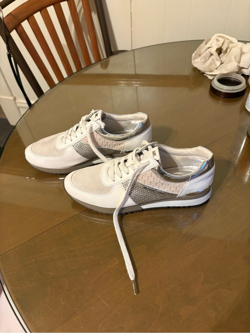 Micheal Kors Tennis shoes - Picture 4 of 5